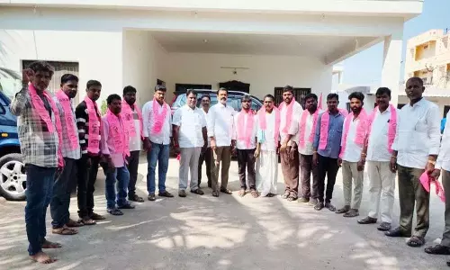 पूर्व MLA की मौजूदगी में BRS पार्टी में बड़े बदलाव पूर्व MLA की मौजूदगी में BRS पार्टी में बड़े बदलाव
