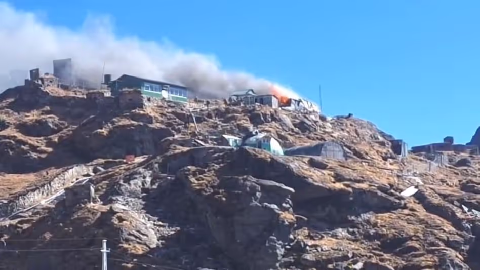Sikkim के नाथुला बॉर्डर के पास लगी आग पर तुरंत काबू पा लिया गया Sikkim के नाथुला बॉर्डर के पास लगी आग पर तुरंत काबू पा लिया गया