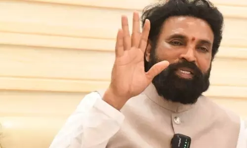 Karnataka के पूर्व मंत्री श्रीरामुलु पर नाबालिग पीड़िता का नाम बताने के लिए केस दर्ज
