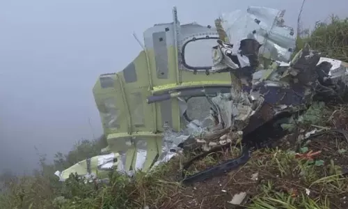इंडोनेशिया में लापता ATR विमान का मलबा मिला, 1 शव बरामद इंडोनेशिया में लापता ATR विमान का मलबा मिला, 1 शव बरामद