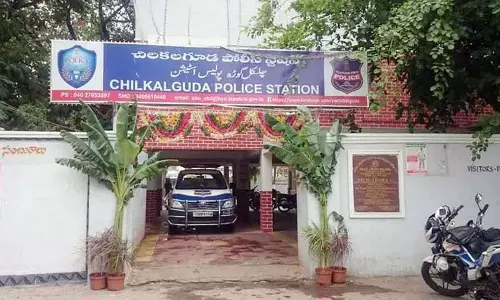 DCP रक्षिता कृष्ण मूर्ति ने चिलकलगुडा पुलिस स्टेशन का निरीक्षण किया DCP रक्षिता कृष्ण मूर्ति ने चिलकलगुडा पुलिस स्टेशन का निरीक्षण किया