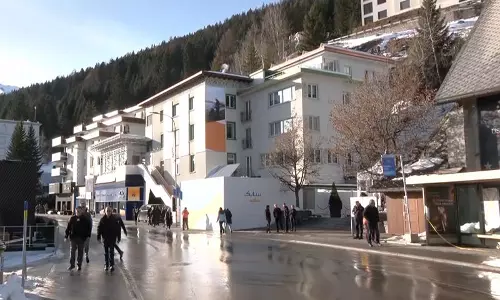 विश्व आर्थिक मंच के आज खुलने के बावजूद Davos में लॉकडाउन लागू विश्व आर्थिक मंच के आज खुलने के बावजूद Davos में लॉकडाउन लागू