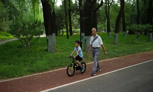 China में जन्म दर में ऐतिहासिक गिरावट
