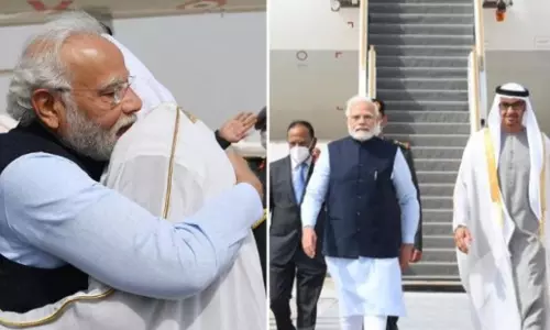 New Delhi: एयरपोर्ट पर मोदी और UAE राष्ट्रपति की गर्मजोशी भरी मुलाकात New Delhi: एयरपोर्ट पर मोदी और UAE राष्ट्रपति की गर्मजोशी भरी मुलाकात