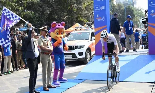 Pune Grand Tour 2026: इंटरनेशनल साइकिलिस्ट का ढोल और मराठी गानों के साथ स्वागत Pune Grand Tour 2026: इंटरनेशनल साइकिलिस्ट का ढोल और मराठी गानों के साथ स्वागत