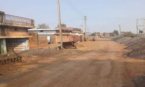 कोलियारी–खरेंगा–दोनर सड़क बनेगी विकास की नई धुरी, कलेक्टर मिश्रा ने किया निर्माण कार्य का निरीक्षण कोलियारी–खरेंगा–दोनर सड़क बनेगी विकास की नई धुरी, कलेक्टर मिश्रा ने किया निर्माण कार्य का निरीक्षण