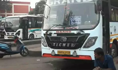 बसों की हड़ताल के बाद Jagatsinghpur में यातायात फिर से सामान्य बसों की हड़ताल के बाद Jagatsinghpur में यातायात फिर से सामान्य