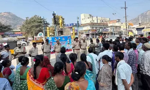One Town सीआई अमीरेड्डी राजशेखर रेड्डी ने अराइव अलाइव प्रोग्राम को बढ़ावा दिया