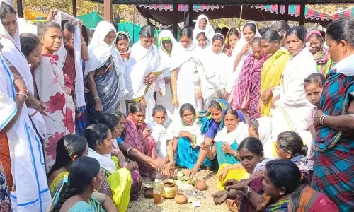 Nagoba Jatara में भक्तों की भीड़ उमड़ी। पारंपरिक पूजा जारी
