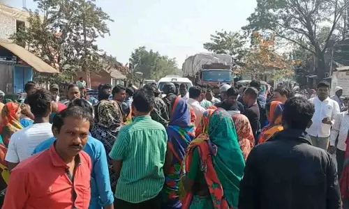 पीने के पानी की कमी से नाराज ग्रामीणों ने NH-57 पर किया प्रदर्शन