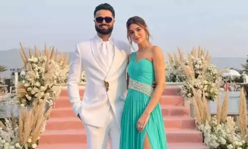उदयपुर में दिखी Kriti Sanon और कबीर बाहिया की केमिस्ट्री: फैंस बोले- नज़र ना लगे उदयपुर में दिखी Kriti Sanon और कबीर बाहिया की केमिस्ट्री: फैंस बोले- नज़र ना लगे