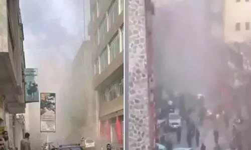 Afghanistan के काबुल में होटल में हुए जानलेवा धमाके में कम से कम 7 लोगों की मौत हो गई Afghanistan के काबुल में होटल में हुए जानलेवा धमाके में कम से कम 7 लोगों की मौत हो गई