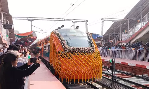 सरस्वती पूजा के दिन हावड़ा से Vande Bharat Sleeper ट्रेन शुरू होगी, बुकिंग जल्द सरस्वती पूजा के दिन हावड़ा से Vande Bharat Sleeper ट्रेन शुरू होगी, बुकिंग जल्द
