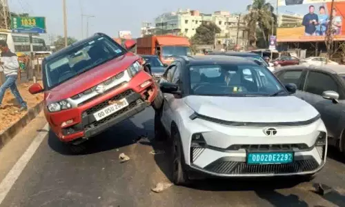 Palasuni, भुवनेश्वर में तेज़ रफ्तार हादसा, कारों की जोरदार टक्कर