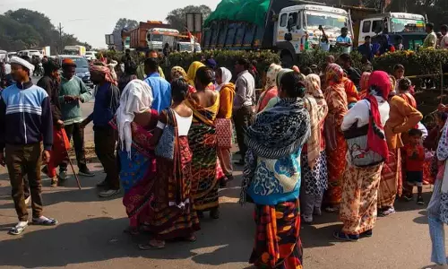 आदिवासियों ने Odisha में खनन परियोजनाओं का विरोध किया