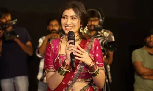 लाल हाफ-साड़ी में Sara Arjun का जलवा: यूफोरिया इवेंट में लूटी महफिल लाल हाफ-साड़ी में Sara Arjun का जलवा: यूफोरिया इवेंट में लूटी महफिल