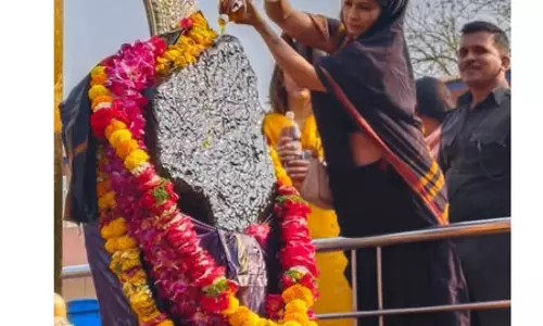 शनि शिंगणापुर पहुंचीं तनीषा मुखर्जी, भगवान शनिदेव के चरणों में टेका मत्था, शेयर की खूबसूरत झलकियां शनि शिंगणापुर पहुंचीं तनीषा मुखर्जी, भगवान शनिदेव के चरणों में टेका मत्था, शेयर की खूबसूरत झलकियां