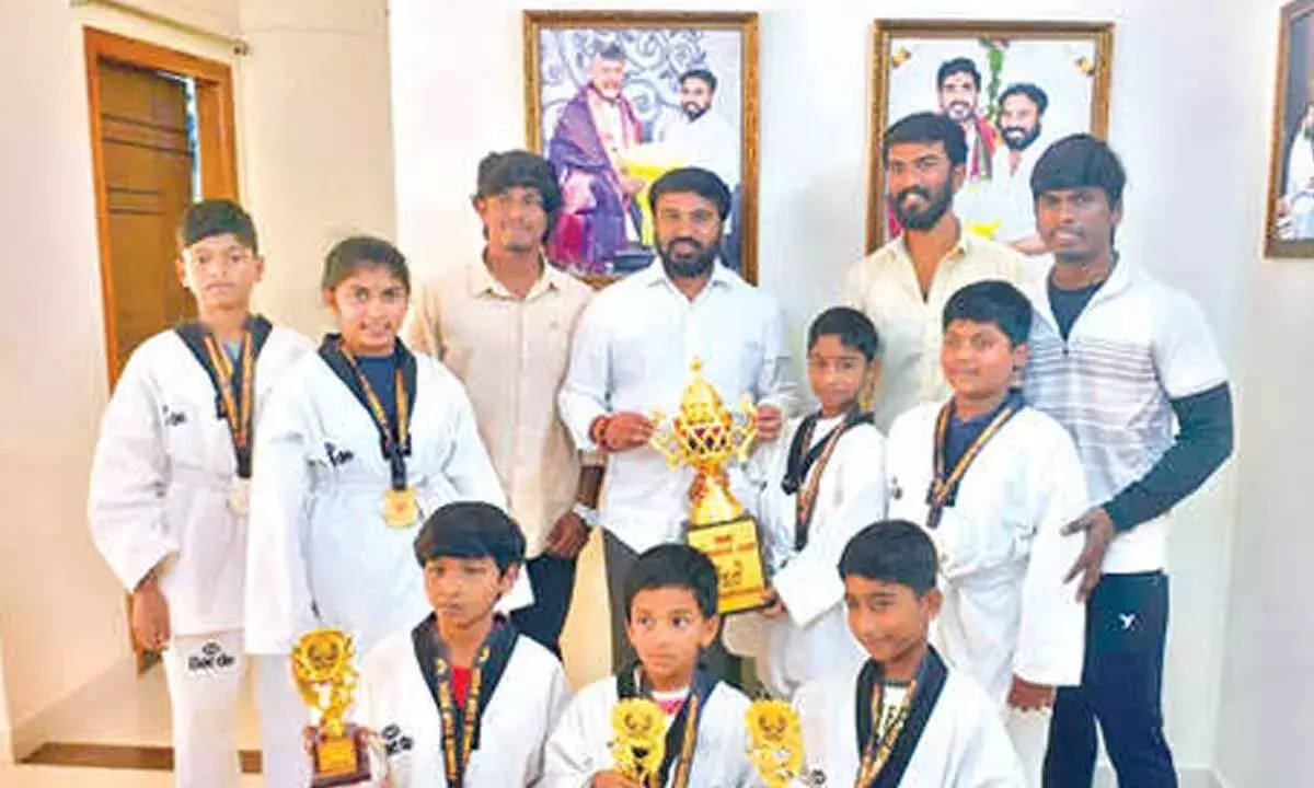 Tirupati के ताइक्वांडो खिलाड़ियों ने साउथ ज़ोन नेशनल टूर्नामेंट में शानदार प्रदर्शन किया Tirupati के ताइक्वांडो खिलाड़ियों ने साउथ ज़ोन नेशनल टूर्नामेंट में शानदार प्रदर्शन किया