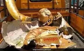 Up News: घने कोहरे में ट्रक की टक्कर से टूटी चौराहे पर लगी आंबेडकर प्रतिमा Up News: घने कोहरे में ट्रक की टक्कर से टूटी चौराहे पर लगी आंबेडकर प्रतिमा