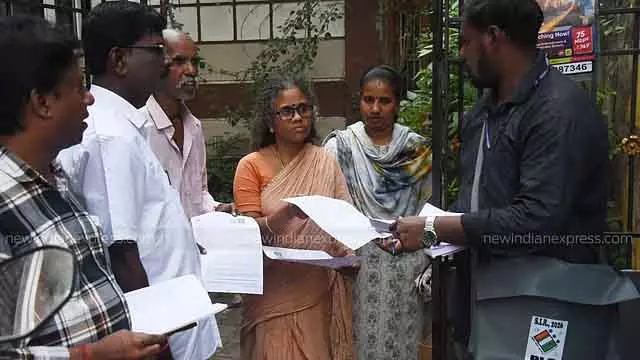 Tamil Nadu में वोटर लिस्ट में नाम जुड़वाने के लिए 13 लाख लोगों ने अप्लाई किया Tamil Nadu में वोटर लिस्ट में नाम जुड़वाने के लिए 13 लाख लोगों ने अप्लाई किया