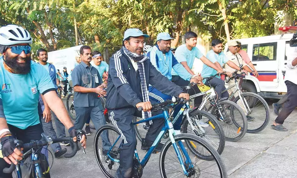Fit India संडे को साइकिल पर शहर खेल और फिटनेस के कार्निवल में बदल जाता है Fit India संडे को साइकिल पर शहर खेल और फिटनेस के कार्निवल में बदल जाता है