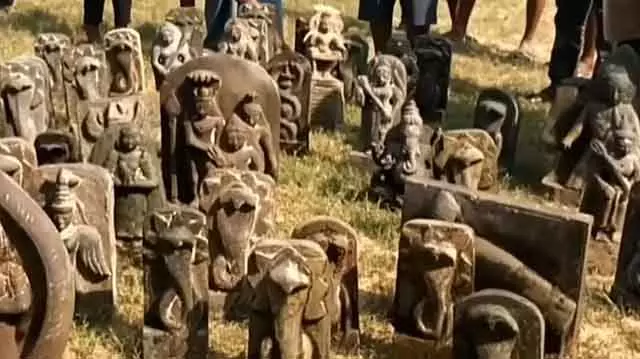 Tiruvallur : कूवम नदी के किनारे 50 से ज़्यादा स्वामी प्रतिमाएं मिली Tiruvallur : कूवम नदी के किनारे 50 से ज़्यादा स्वामी प्रतिमाएं मिली