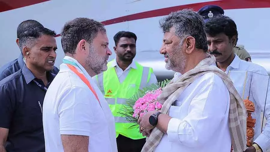 DK Shivakumar दिल्ली में डेरा डाले हुए हैं, लेकिन अभी तक राहुल गांधी से मिलने का समय नहीं मिला है DK Shivakumar दिल्ली में डेरा डाले हुए हैं, लेकिन अभी तक राहुल गांधी से मिलने का समय नहीं मिला है