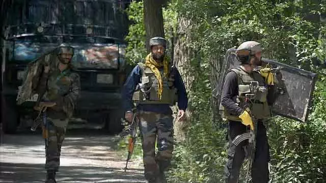 J&K के किश्तवाड़ में एनकाउंटर; सेना ने वहां छिपे आतंकवादियों को घेर लिया; भारी गोलीबारी, 8 सैनिक घायल J&K के किश्तवाड़ में एनकाउंटर; सेना ने वहां छिपे आतंकवादियों को घेर लिया; भारी गोलीबारी, 8 सैनिक घायल