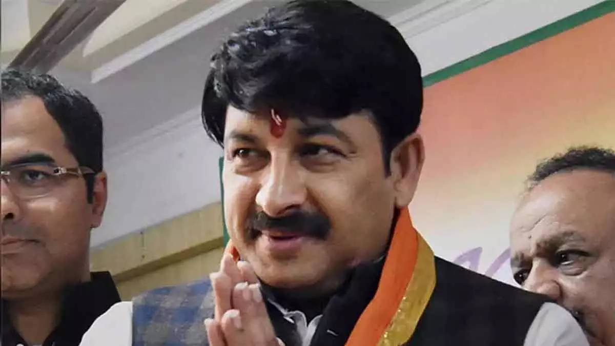 BJP MP मनोज तिवारी के पूर्व हाउसहेल्पर को अंधेरी में ₹5.4 लाख चोरी करने के आरोप में गिरफ्तार किया ; चोरी CCTV में कैद हुई BJP MP मनोज तिवारी के पूर्व हाउसहेल्पर को अंधेरी में ₹5.4 लाख चोरी करने के आरोप में गिरफ्तार किया ; चोरी CCTV में कैद हुई