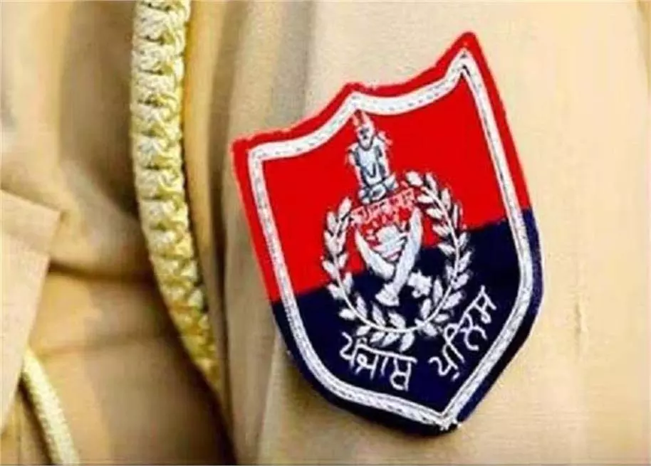 Ludhiana : अदालत परिसर से कैदी फरार, पुलिस कर रही छापेमारी Ludhiana : अदालत परिसर से कैदी फरार, पुलिस कर रही छापेमारी