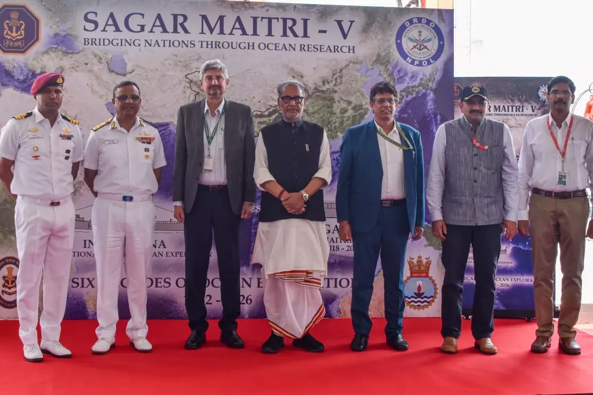 INS सागरध्वनि को 8 IOR देशों के साथ रिसर्च कोलेबोरेशन के लिए रवाना INS सागरध्वनि को 8 IOR देशों के साथ रिसर्च कोलेबोरेशन के लिए रवाना