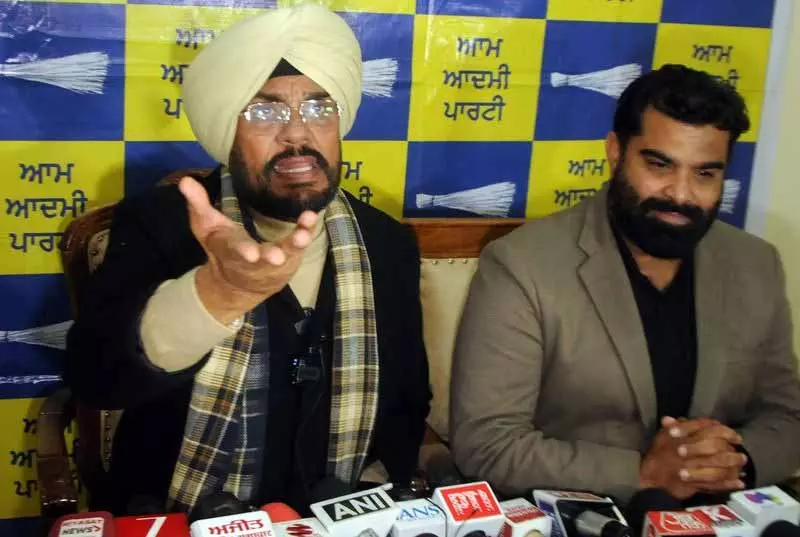 Punjab: AAP ने इंटरनेशनल बॉर्डर के पास सुरक्षा बाड़ हटाने के केंद्र के फैसले का स्वागत किया Punjab: AAP ने इंटरनेशनल बॉर्डर के पास सुरक्षा बाड़ हटाने के केंद्र के फैसले का स्वागत किया
