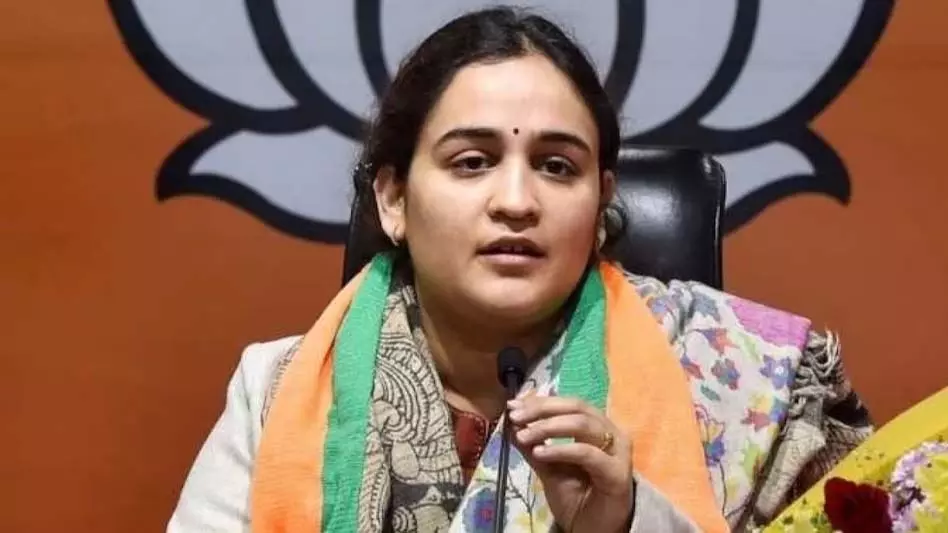 बीजेपी नेता अपर्णा यादव से तलाक लेंगे मुलायम सिंह के बेटे प्रतीक यादव, खुद किया ऐलान बीजेपी नेता अपर्णा यादव से तलाक लेंगे मुलायम सिंह के बेटे प्रतीक यादव, खुद किया ऐलान
