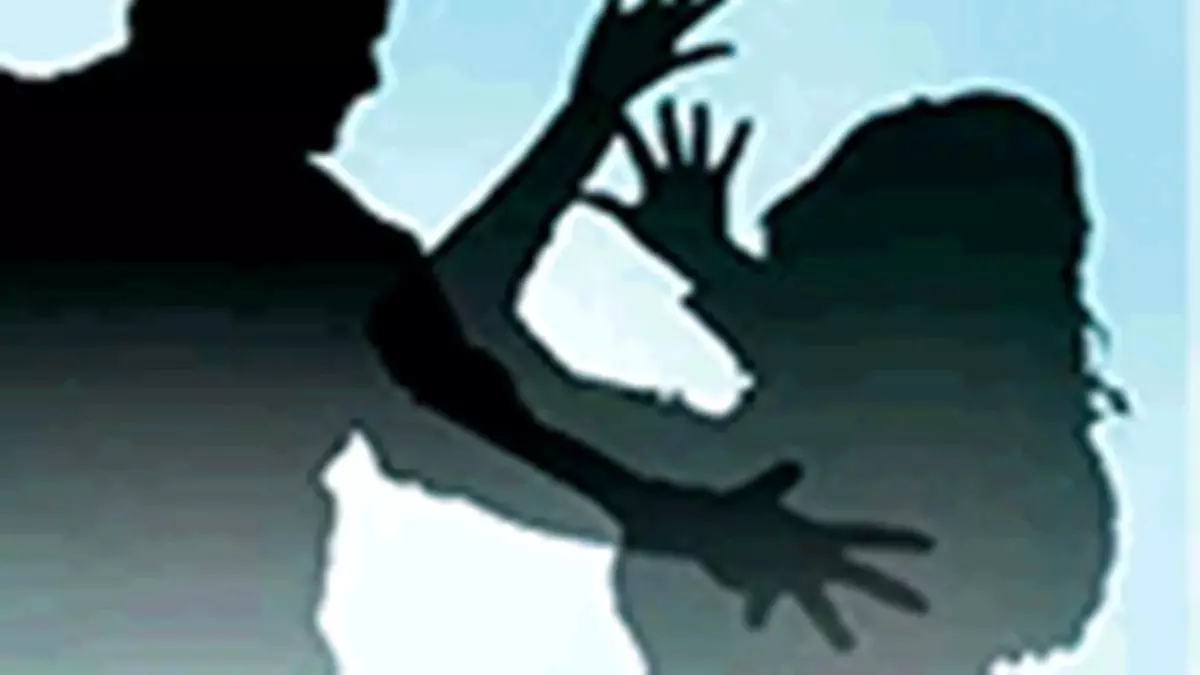 पति ने पत्नी का हाथ तोड़ा, बार-बार कॉल करना भारी पड़ा पति ने पत्नी का हाथ तोड़ा, बार-बार कॉल करना भारी पड़ा