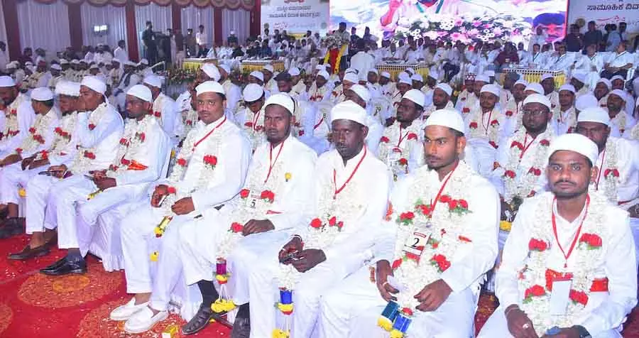 Raichur : मुस्लिम समुदाय के 121 जोड़ों ने शादी की Raichur : मुस्लिम समुदाय के 121 जोड़ों ने शादी की