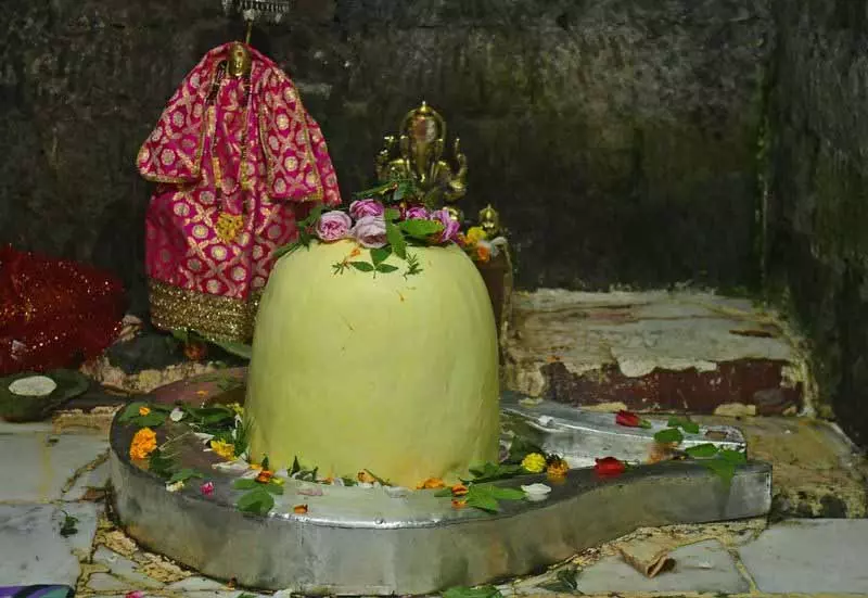 Bhootnath Temple में मक्खन की रस्म के साथ मंडी में शिवरात्रि उत्सव की शुरुआत Bhootnath Temple में मक्खन की रस्म के साथ मंडी में शिवरात्रि उत्सव की शुरुआत