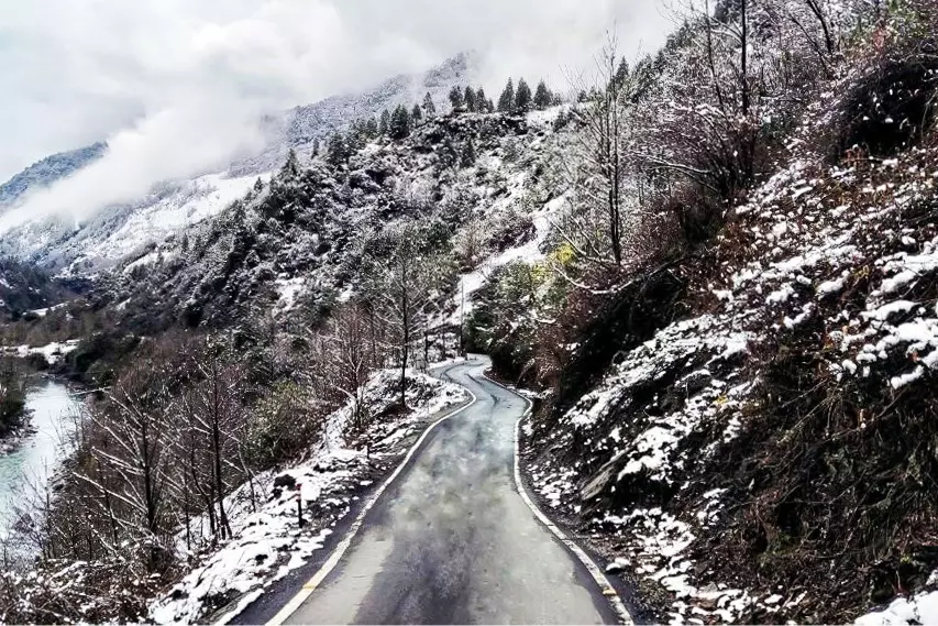 BRO ने सीमावर्ती क्षेत्रों में 17,900 करोड़ रुपये की परियोजनाओं का लक्ष्य रखा BRO ने सीमावर्ती क्षेत्रों में 17,900 करोड़ रुपये की परियोजनाओं का लक्ष्य रखा