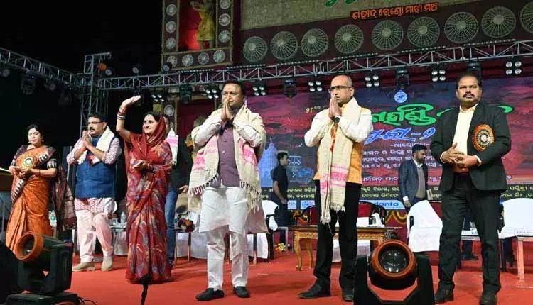 CM Majhi ने कालाहांडी के घुमुरा महोत्सव में 891 करोड़ रुपये की विकास परियोजनाओं का शुभारंभ किया CM Majhi ने कालाहांडी के घुमुरा महोत्सव में 891 करोड़ रुपये की विकास परियोजनाओं का शुभारंभ किया