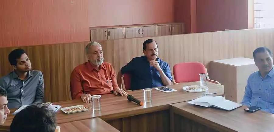 सिरसी-कुमटा ट्रैफिक बाधित नहीं होना चाहिए: MP Kageri सिरसी-कुमटा ट्रैफिक बाधित नहीं होना चाहिए: MP Kageri