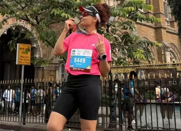 सैयामी खेर ने Mumbai Marathon में 10 साल पूरे होने का जश्न मनाया सैयामी खेर ने Mumbai Marathon में 10 साल पूरे होने का जश्न मनाया