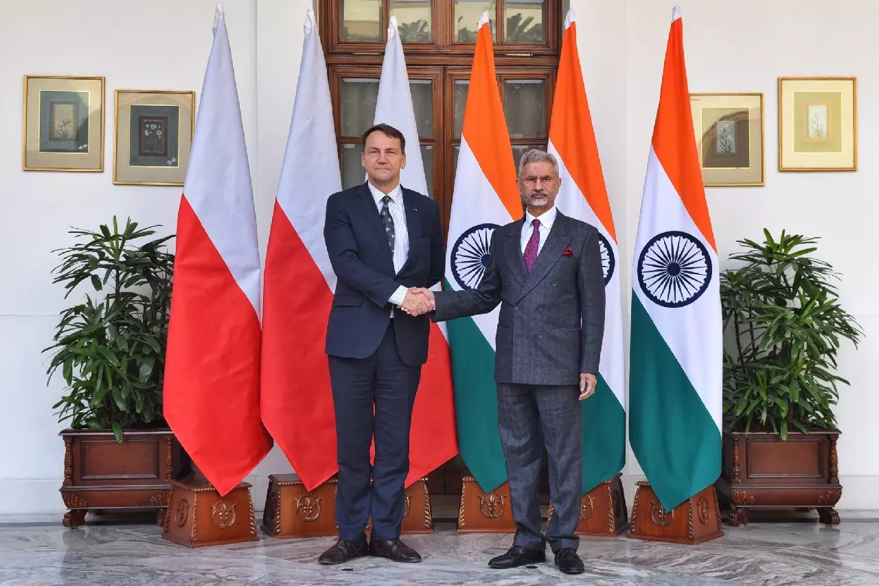 Jaishankar - Poland डिप्टी PM ने आर्थिक और रक्षा सहयोग पर चर्चा की Jaishankar - Poland डिप्टी PM ने आर्थिक और रक्षा सहयोग पर चर्चा की