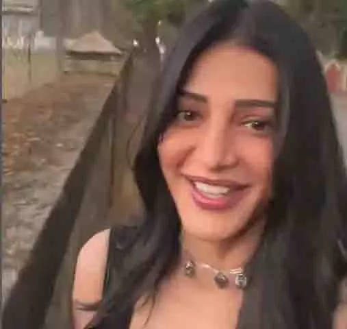 पुरानी यादों में खोईं Shruti Haasan, घूमीं अपने कॉलेज की गलियां पुरानी यादों में खोईं Shruti Haasan, घूमीं अपने कॉलेज की गलियां