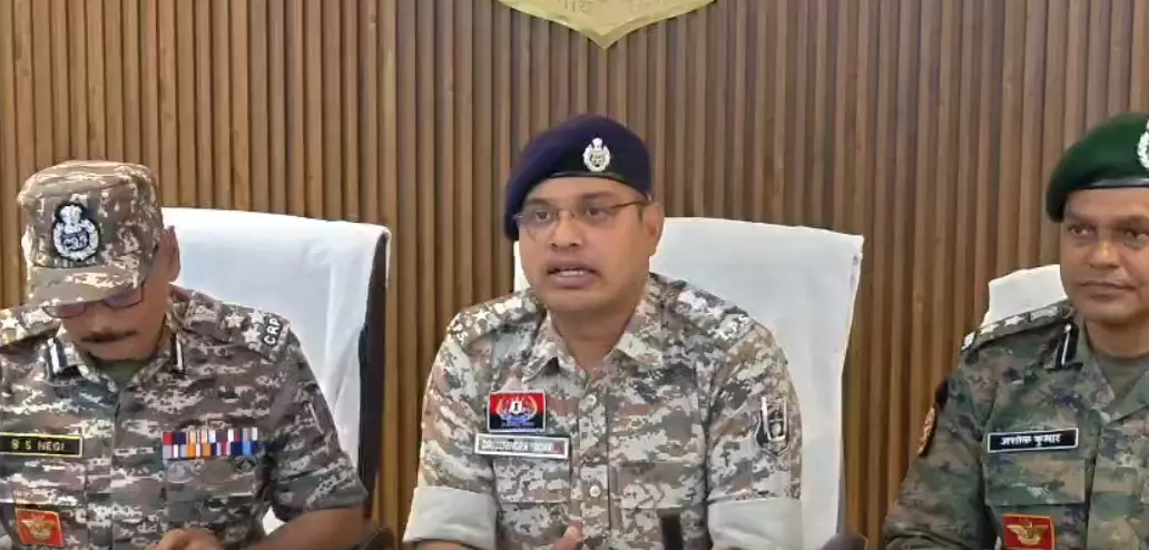 भालू और वनभैंसा के हमले से दो जवान घायल भालू और वनभैंसा के हमले से दो जवान घायल