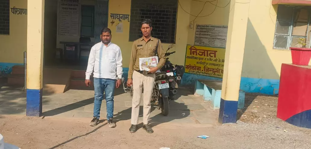 FCI गोदाम के पास झपटमारी, आरोपी गिरफ्तार FCI गोदाम के पास झपटमारी, आरोपी गिरफ्तार