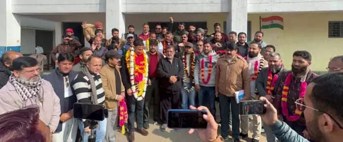 गुलज़बैर डाइंग J&K टीचर्स फोरम के वाइस प्रेसिडेंट नियुक्त गुलज़बैर डाइंग J&K टीचर्स फोरम के वाइस प्रेसिडेंट नियुक्त