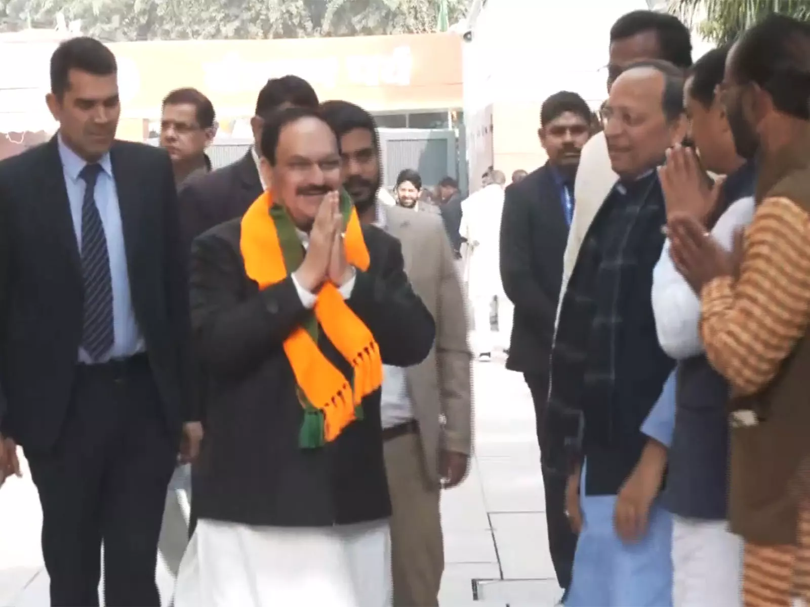 Delhi: राष्ट्रीय अध्यक्ष पद के नामांकन से पहले जेपी नड्डा BJP मुख्यालय पहुंचे Delhi: राष्ट्रीय अध्यक्ष पद के नामांकन से पहले जेपी नड्डा BJP मुख्यालय पहुंचे