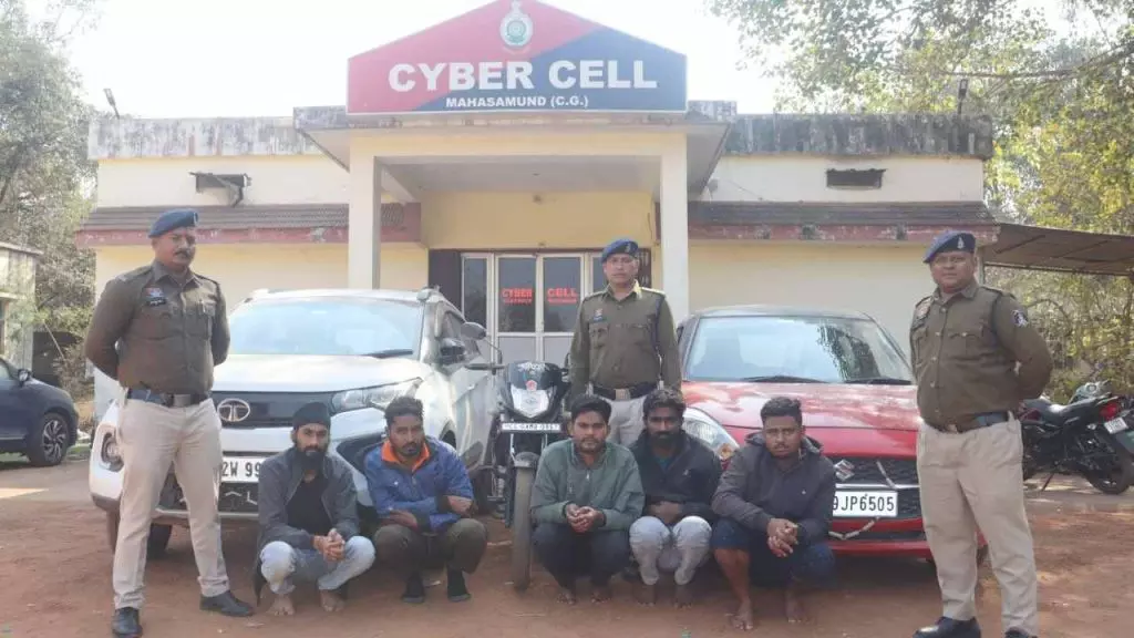 चोरी और डकैती का खुलासा, 5 अपराधी महासमुंद पुलिस के हत्थे चढ़े चोरी और डकैती का खुलासा, 5 अपराधी महासमुंद पुलिस के हत्थे चढ़े