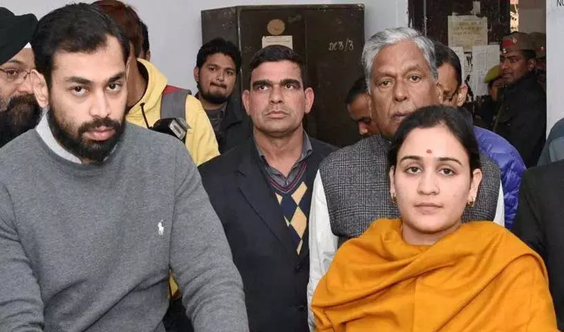 Prateek Yadav ने पत्नी अपर्णा पर परिवार बर्बाद करने का आरोप लगाया, तलाक की घोषणा की Prateek Yadav ने पत्नी अपर्णा पर परिवार बर्बाद करने का आरोप लगाया, तलाक की घोषणा की