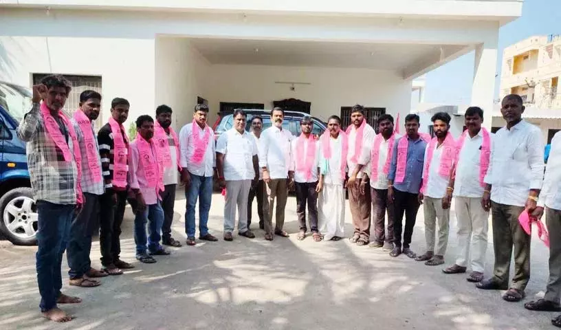 पूर्व MLA की मौजूदगी में BRS पार्टी में बड़े बदलाव पूर्व MLA की मौजूदगी में BRS पार्टी में बड़े बदलाव