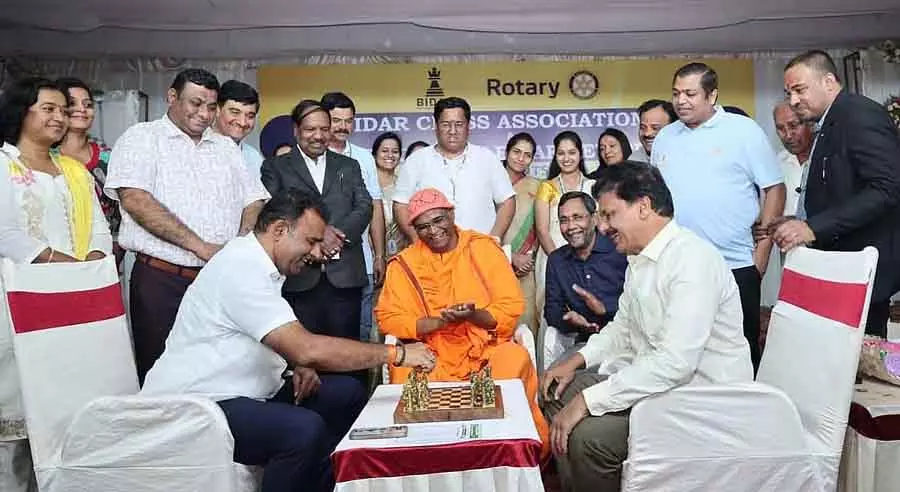 शतरंज से बुद्धि बढ़ती है: MLA डॉ. शैलेंद्र बेलडाले शतरंज से बुद्धि बढ़ती है: MLA डॉ. शैलेंद्र बेलडाले